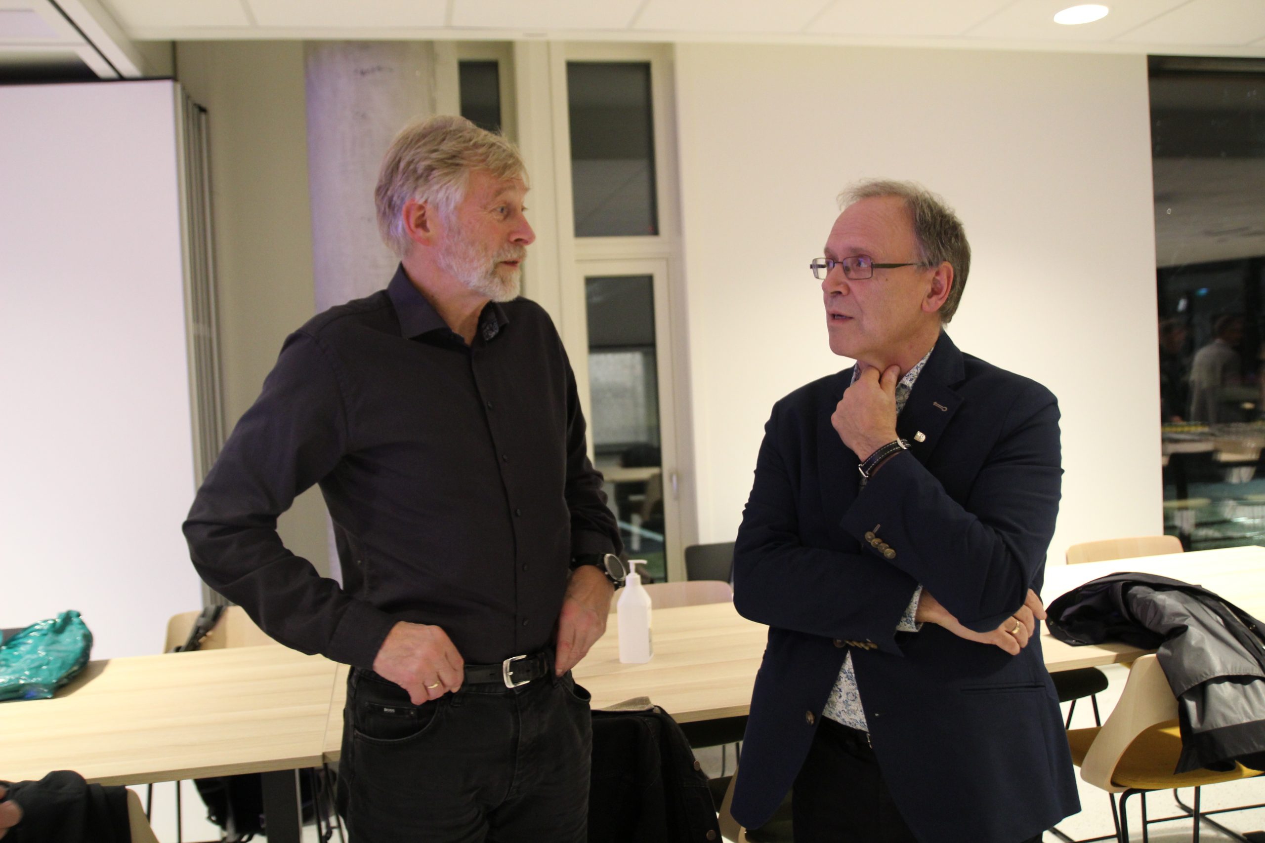 AE-Bergen Knowledge Hub collaborated with Tekna and NTVA on a local lecture series this autumn. Here Kjell Herfjord from Tekna and Jarl Giske from NTVA at one of the events. 