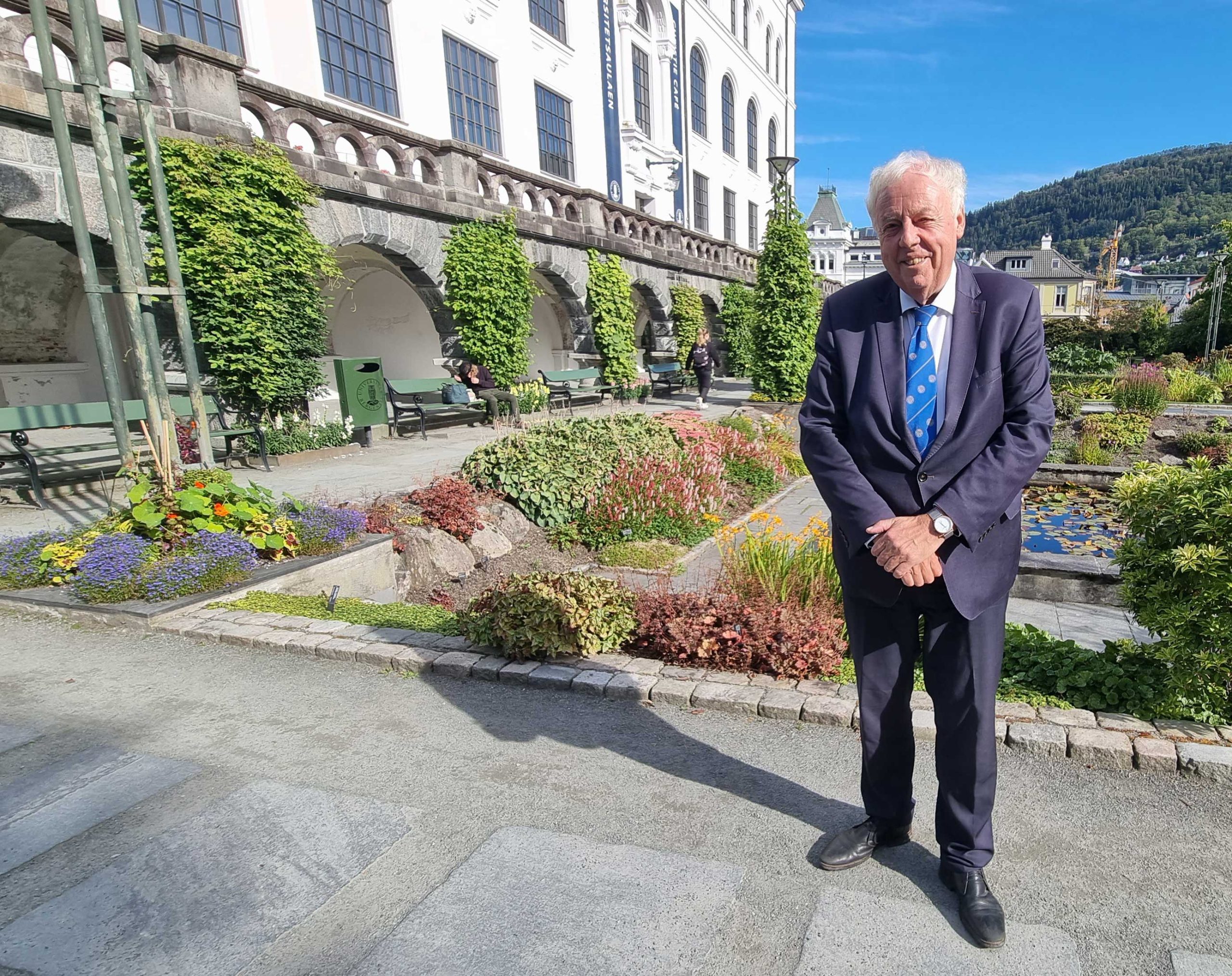 Former president of Academia Europaea, Sierd Cloetingh, in the Museum Garden of the University of Bergen, on his visit to the University of Bergen in September 2022.